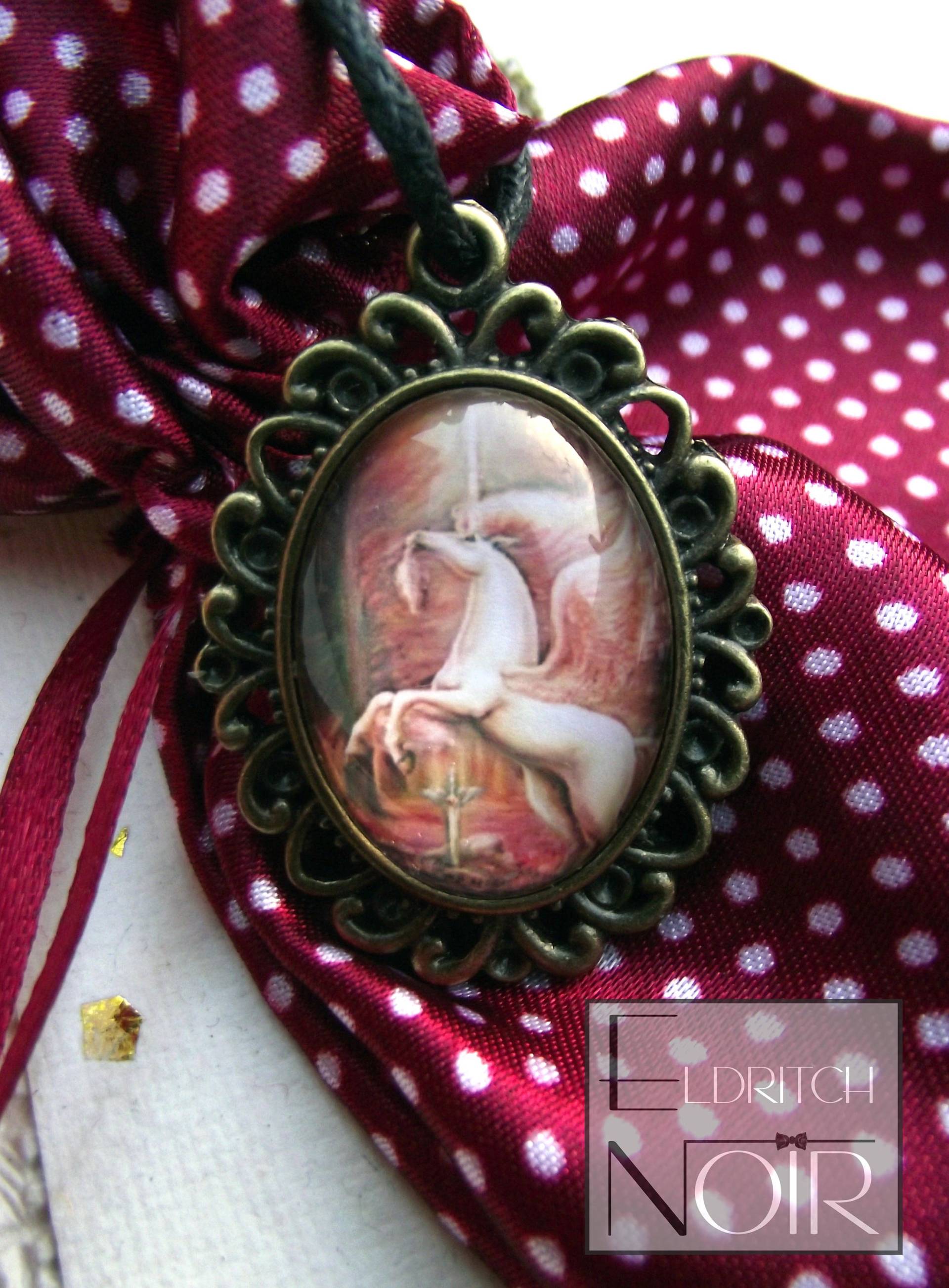 Schön Pegasus-Einhorn-Anhänger Handgefertigten Original-Artworks Auf Seil-Kette Schön Pegasus-Einhorn-Anhänger Handgefertigten Original-Artworks Auf Seil-Kette von EldritchNoir