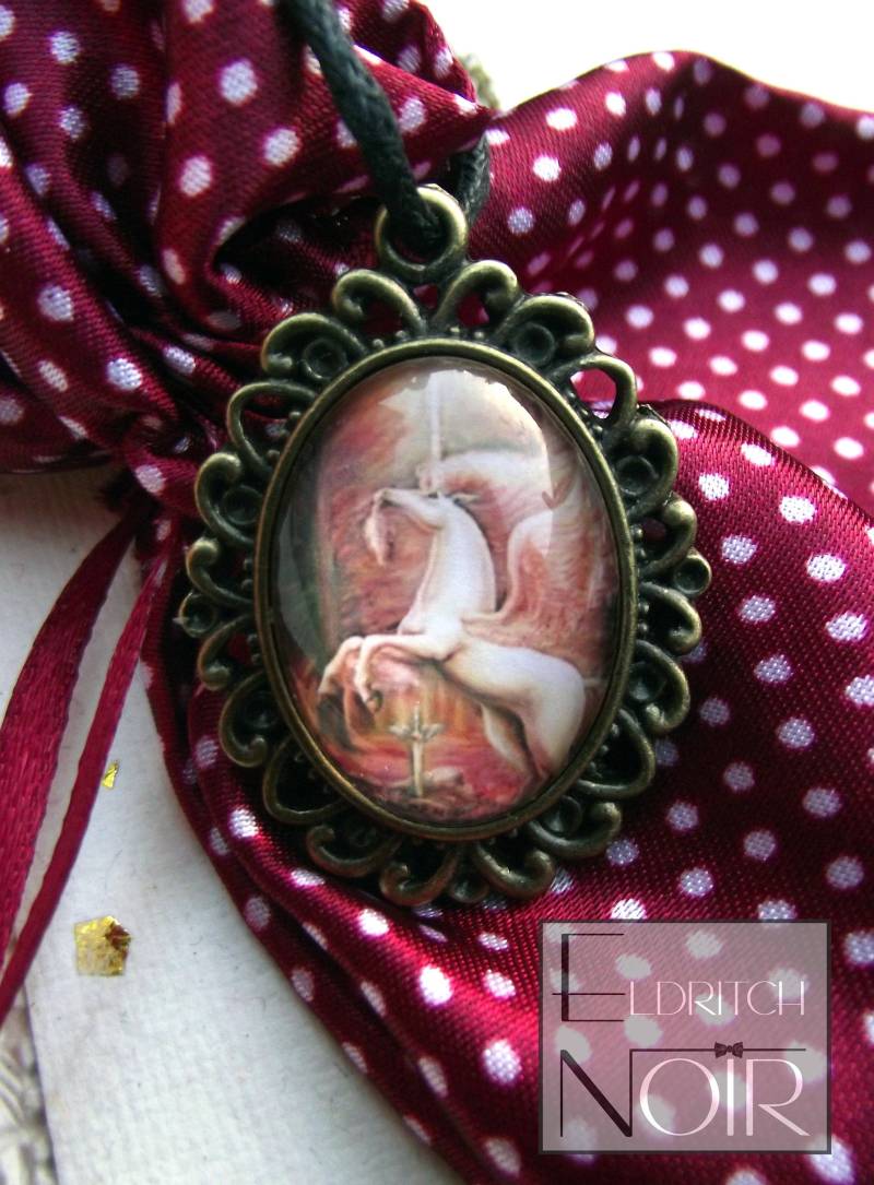 Schön Pegasus-Einhorn-Anhänger Handgefertigten Original-Artworks Auf Seil-Kette Schön Pegasus-Einhorn-Anhänger Handgefertigten Original-Artworks Auf Seil-Kette von EldritchNoir