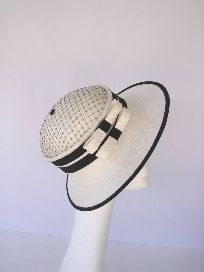 Trockene Martini - Cloche Sommer Hut Stroh Und Schwarz Parasisal Stil Vintage 1920' 1930' Trockene Martini - Cloche Sommer Hut Stroh Und Schwarz Parasisal Stil Vintage 1920' 1930' von EleanorHats