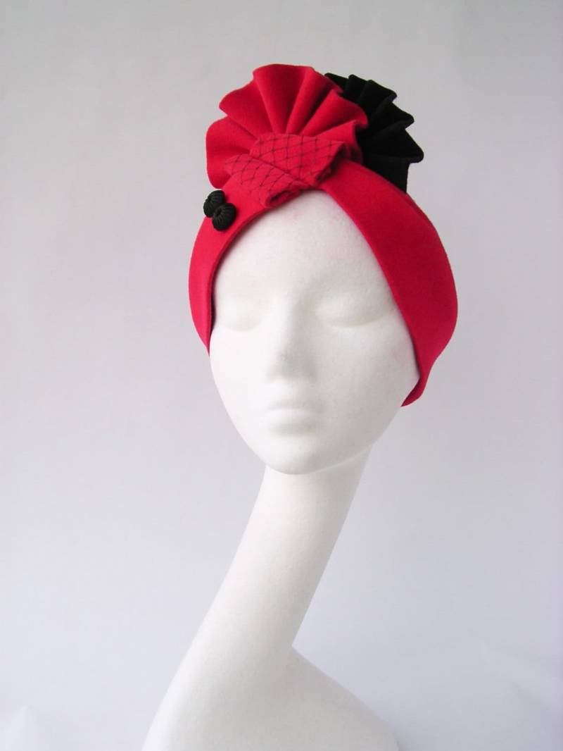 Turban Hut Samt Rot Und Schwarz Vintage 1930 1940 Art-Deco-stil Turban Hut Samt Rot Und Schwarz Vintage 1930 1940 Art-Deco-stil von EleanorHats