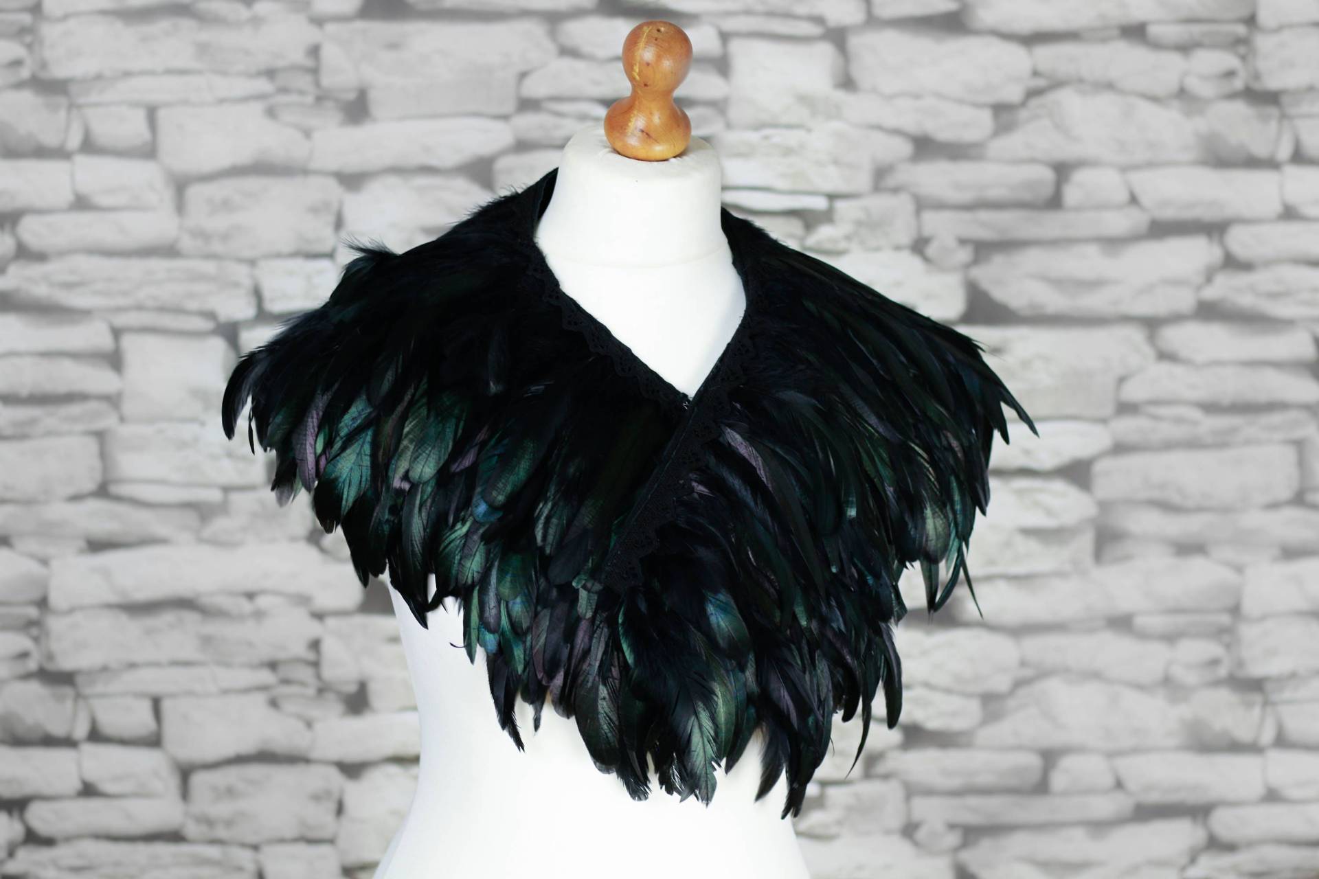 steampunk Reversible Schwarz Irisierender Feder Umhang - Gothic Schwarzes Cape, Schal, Viktorianisch, Federkragen, Shrug steampunk Reversible Schwarz Irisierender Feder Umhang - Gothic Schwarzes Cape, Schal, Viktorianisch, Federkragen, Shrug von ElectraSnow
