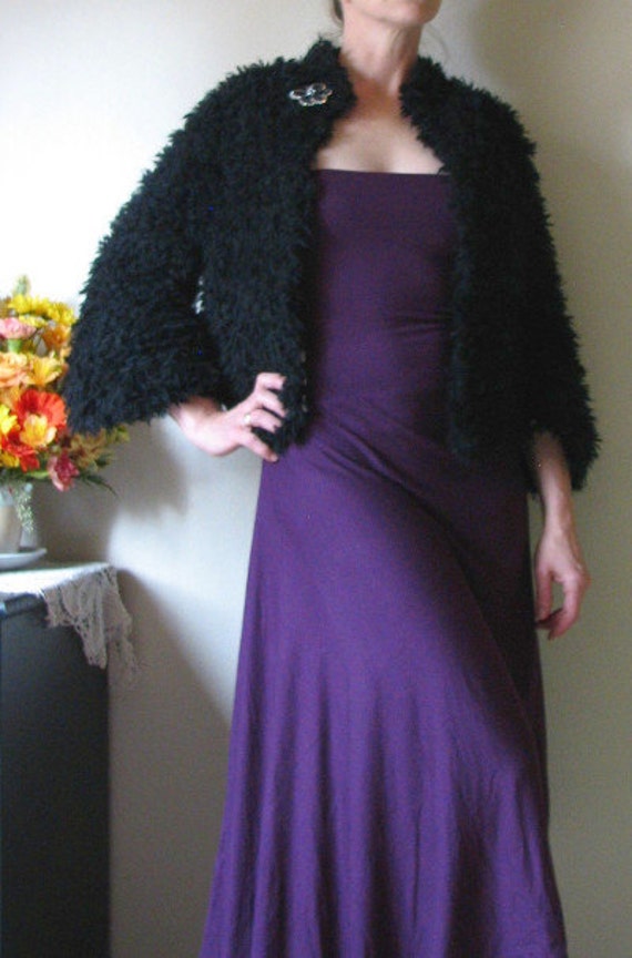 Schwarze Kunstpelz-Strickjacke, Handgestrickt, 3/4-Ärmelpullover, Party-Abend-Wraps, Lässige Strickjacke. Sofort Versandfertig von Eledjo