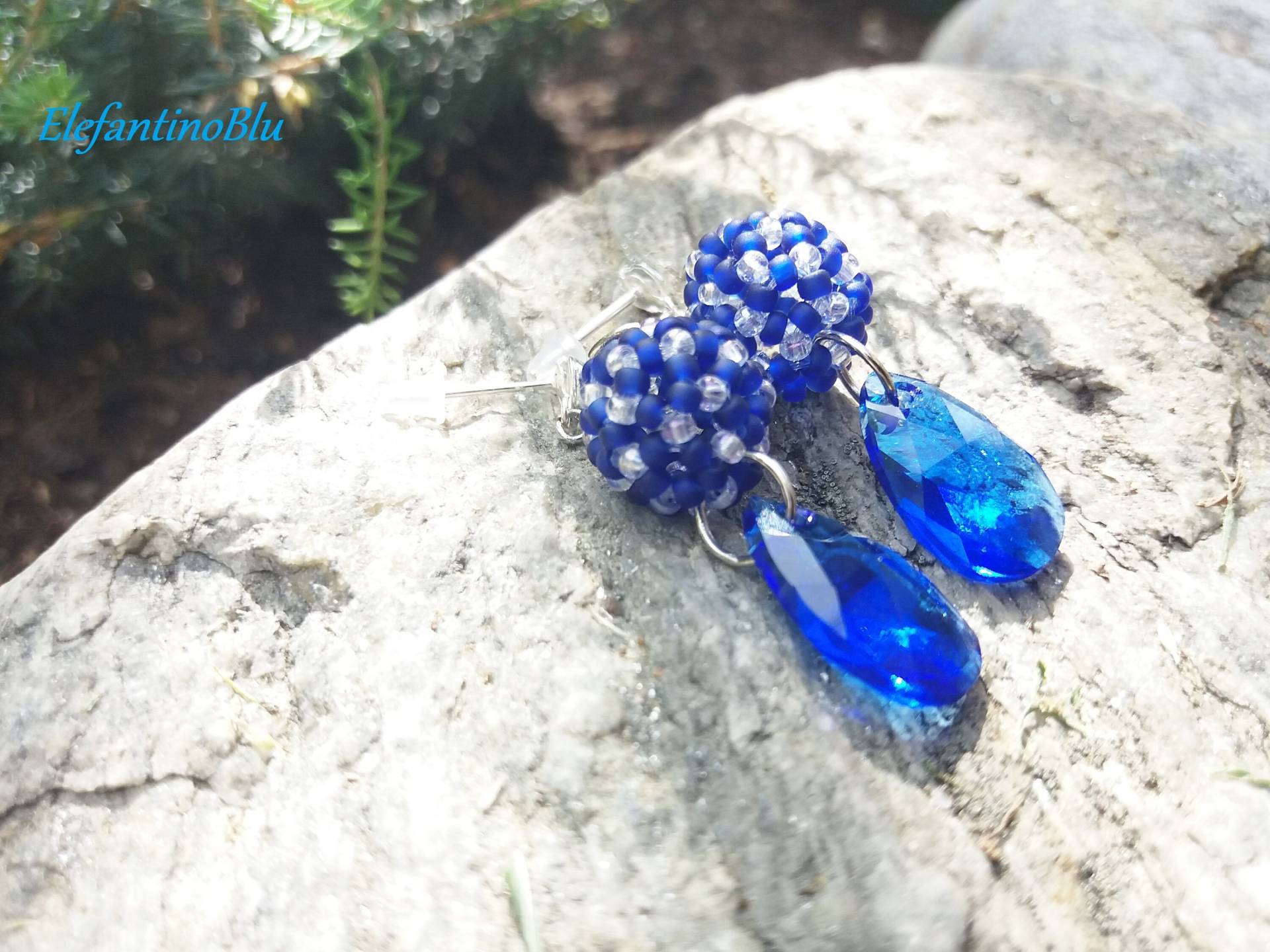 Blaue Swarovski Anhänger Ohrringe Mit Kugeln Und Tropfen, Kobalt Ohrringe, Brautohrringe, Jubiläumsgeschenk, Handgefertigt, Einzigartig, Nickelfrei Blaue Swarovski Anhänger Ohrringe Mit Kugeln Und Tropfen, Kobalt Ohrringe, Brautohrringe, Jubiläumsgeschenk, Handgefertigt, Einzigartig, Nickelfrei von ElefantinoBlu