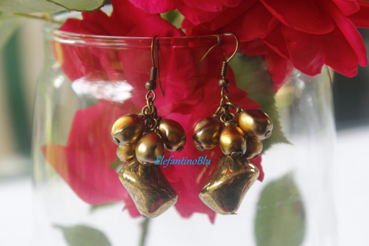 Goldene Cluster Anhänger Ohrringe Mit Glasperlen, Handgefertigt Und Einzigartig, Freundin Frau Geschenk, Jubiläum, Hochzeit, Nickelfrei Goldene Cluster Anhänger Ohrringe Mit Glasperlen, Handgefertigt Und Einzigartig, Freundin Frau Geschenk, Jubiläum, Hochzeit, Nickelfrei von ElefantinoBlu