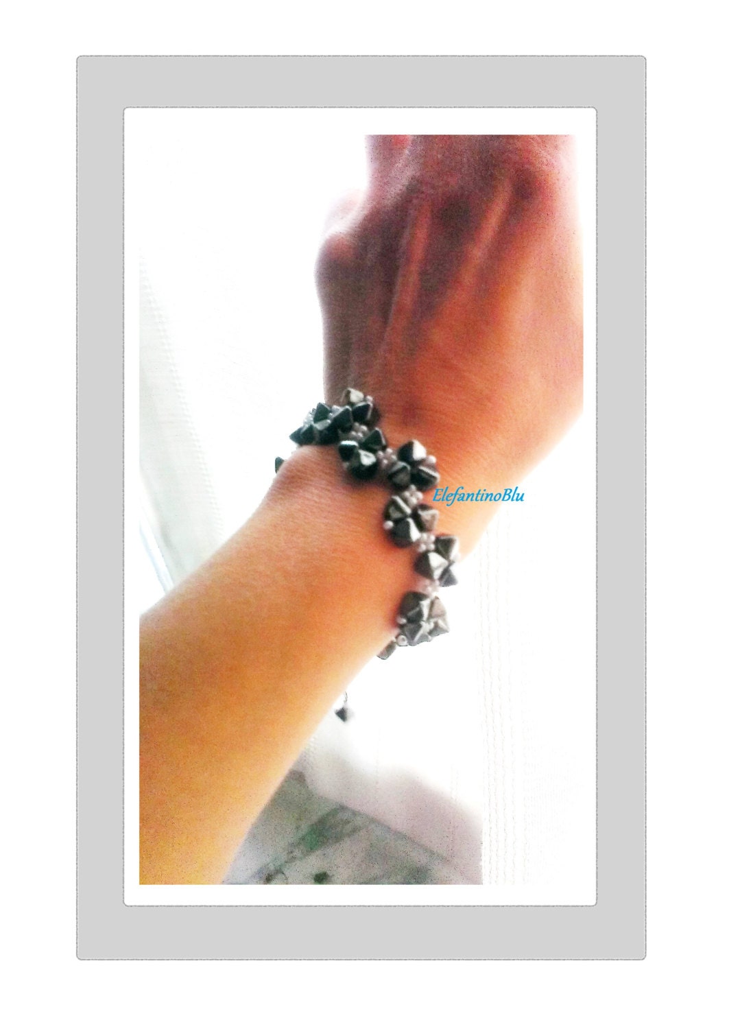 Graues Armband Mit Glasperlen, Graues Blumenarmband, Conteria-Armband, Jubiläum, Geschenk Für Sie, Handgefertigt, Einzigartig, Nickelfrei Graues Armband Mit Glasperlen, Graues Blumenarmband, Conteria-Armband, Jubiläum, Geschenk Für Sie, Handgefertigt, Einzigartig, Nickelfrei von ElefantinoBlu