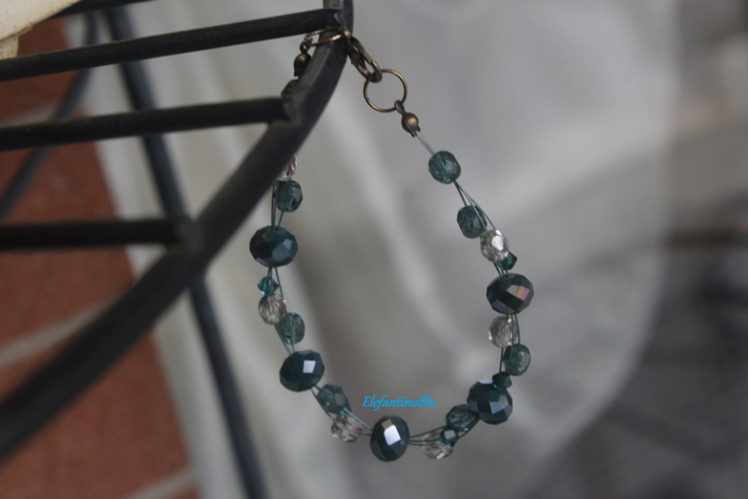 Grünes Armband Mit Swarovski Bicone Kristalle Und Edelstahlseil, Handgefertigt Einzigartig, Nickelfrei Grünes Armband Mit Swarovski Bicone Kristalle Und Edelstahlseil, Handgefertigt Einzigartig, Nickelfrei von ElefantinoBlu