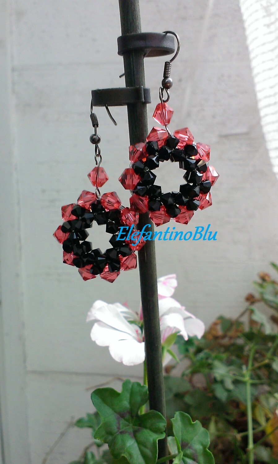 Handgefertigte, Einzigartige, Schwarze Ohrringe, Rosa Und Schwarzen Swarovski Kristall Schmuck Für Sie, Jubiläum, Nickel, Geschenk Sie Gratis Handgefertigte, Einzigartige, Schwarze Ohrringe, Rosa Und Schwarzen Swarovski Kristall Schmuck Für Sie, Jubiläum, Nickel, Geschenk Sie Gratis von ElefantinoBlu