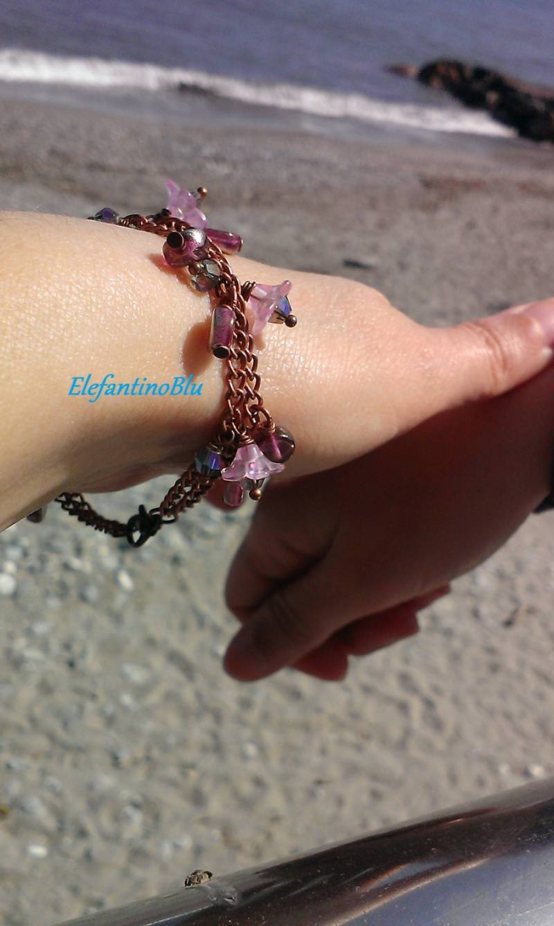 Lila Armband Mit Kupfer Doppelkette, Glasperlen Und Kristalle, Blumen, Harz, Handgefertigt Einzigartig, Nickelfrei Lila Armband Mit Kupfer Doppelkette, Glasperlen Und Kristalle, Blumen, Harz, Handgefertigt Einzigartig, Nickelfrei von ElefantinoBlu