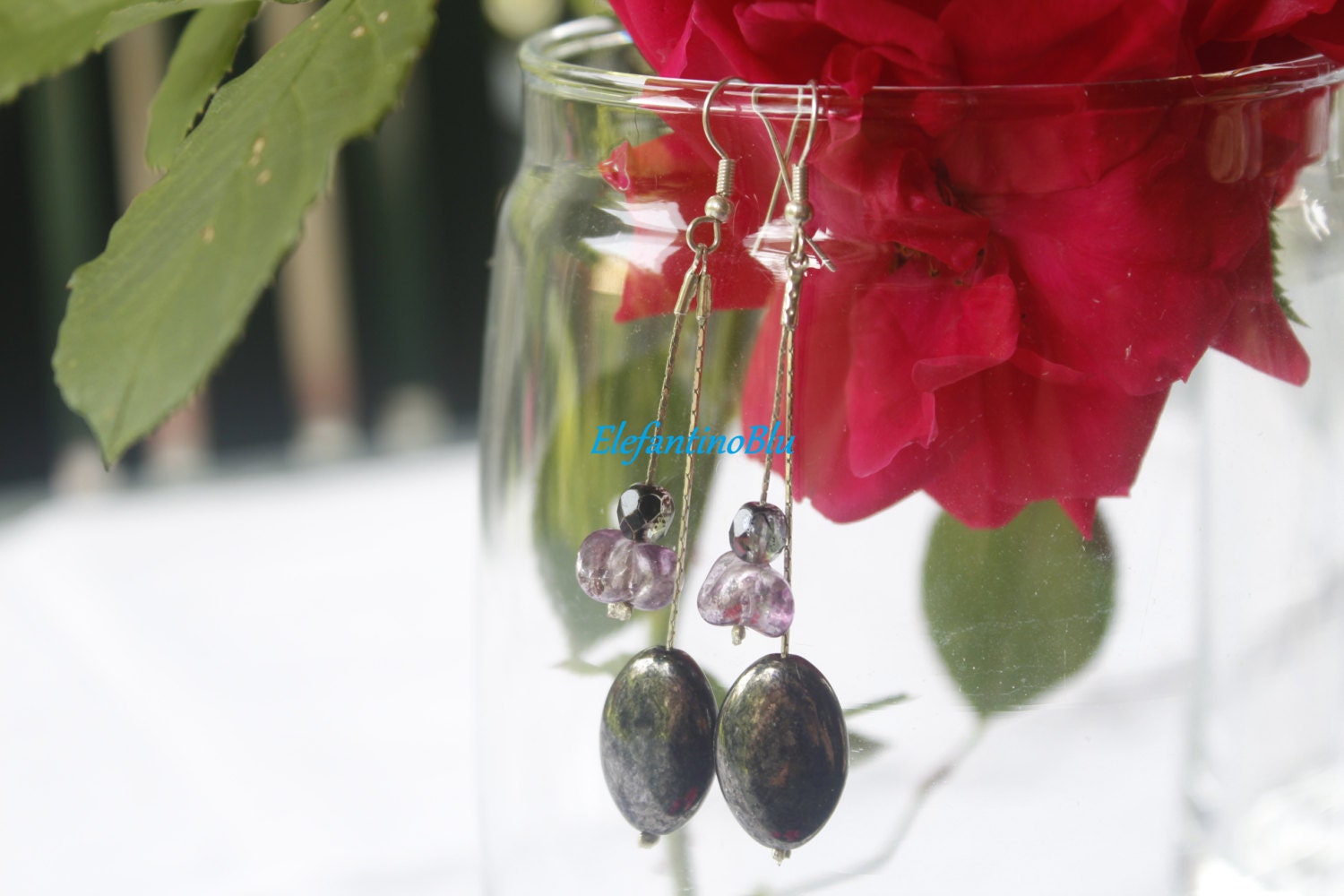 Schwarze Kobra Kette Ohrhänger Mit Lila Glasperlen Und Schwarz Kristall, Weihnachtsgeschenk, Handgefertigte, Einzigartige, Nickelfrei Schwarze Kobra Kette Ohrhänger Mit Lila Glasperlen Und Schwarz Kristall, Weihnachtsgeschenk, Handgefertigte, Einzigartige, Nickelfrei von ElefantinoBlu
