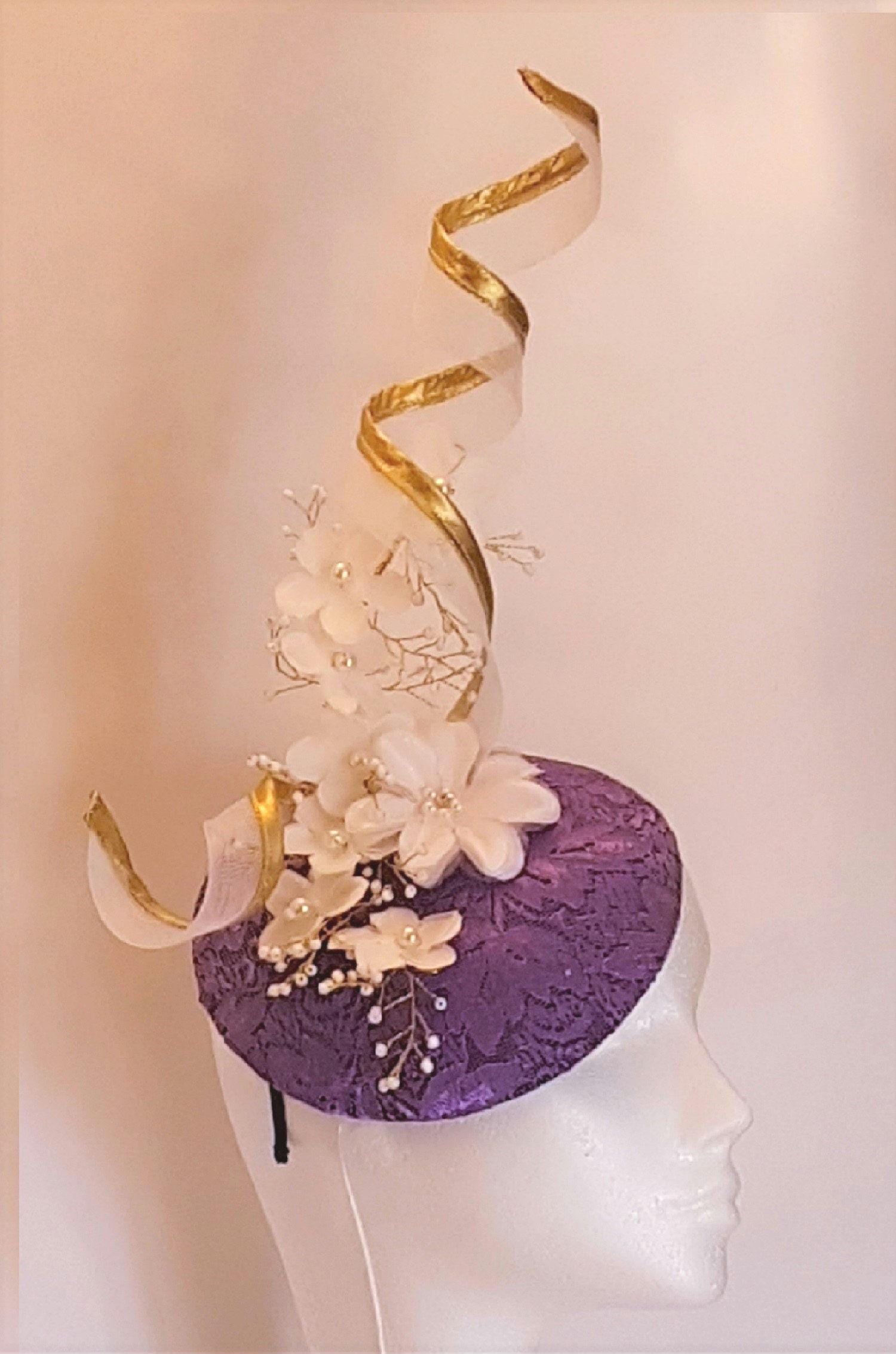 Purple & Gold Fascinator Hut 40Er 50Er Jahre #goldrand Wirbelhut Hochzeit Cocktailhut Damen Ascot Lila Purple & Gold Fascinator Hut 40Er 50Er Jahre #goldrand Wirbelhut Hochzeit Cocktailhut Damen Ascot Lila von EleganceHatinator