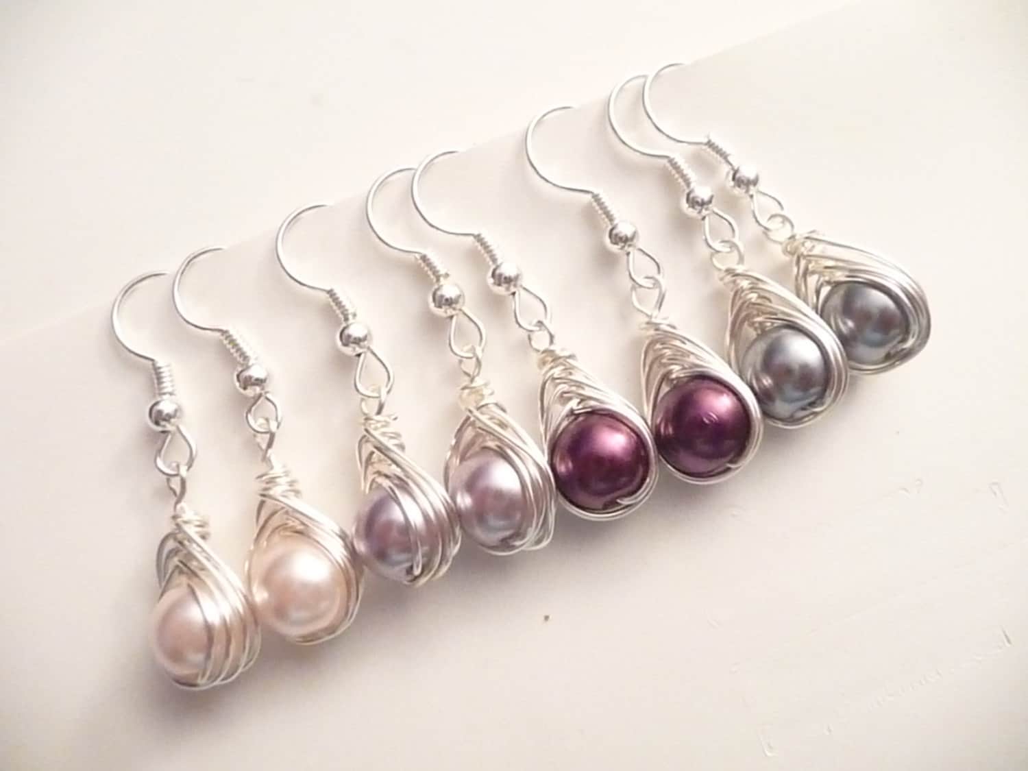 Wire Wrapped 8 Mm Glasperlen-Ohrringe - Verschiedene Farben Erhältlich Wire Wrapped 8 Mm Glasperlen-Ohrringe - Verschiedene Farben Erhältlich von Eleganceforyou