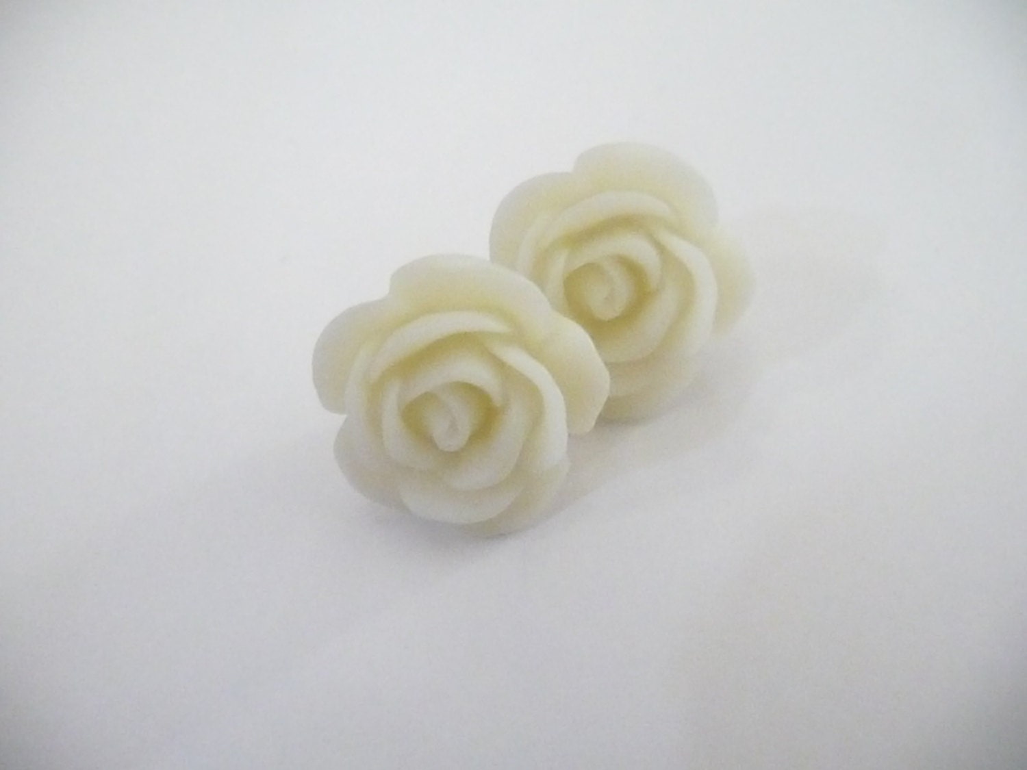 Harz Weiße Rose Ohrhänger Antik Kupfer Ohrstecker von Eleganceforyou