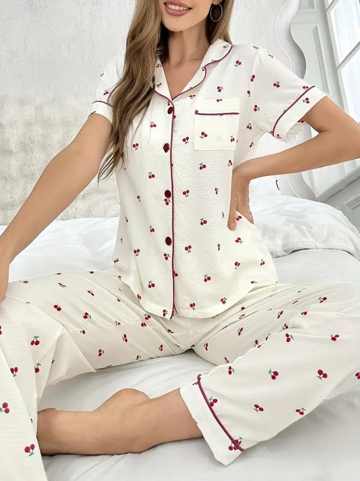 Elegant Love Pyjama Damen Schlafanzug – Nachtwäsche & Loungewear mit Kirschmuster (Set, 2 tlg., Kurzarm-Oberteil mit Kragen und Knopfleiste + Lange Hose) Hausanzug – gemütliche Homewear im femininen & bequemen Stil von Elegant Love