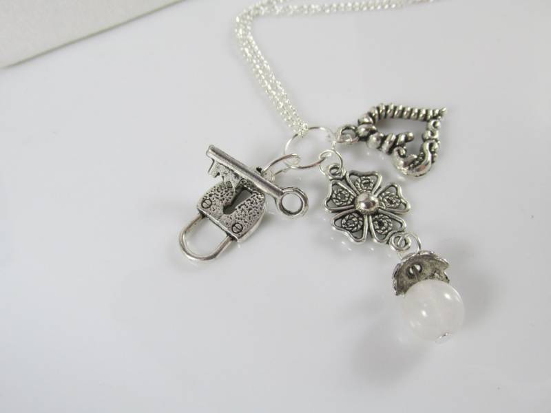 You Unlocked My Heart Necklace Mit Weißer Jade Edelstein Perle. Die Megan Kollektion You Unlocked My Heart Necklace Mit Weißer Jade Edelstein Perle. Die Megan Kollektion von ElegantAdornment