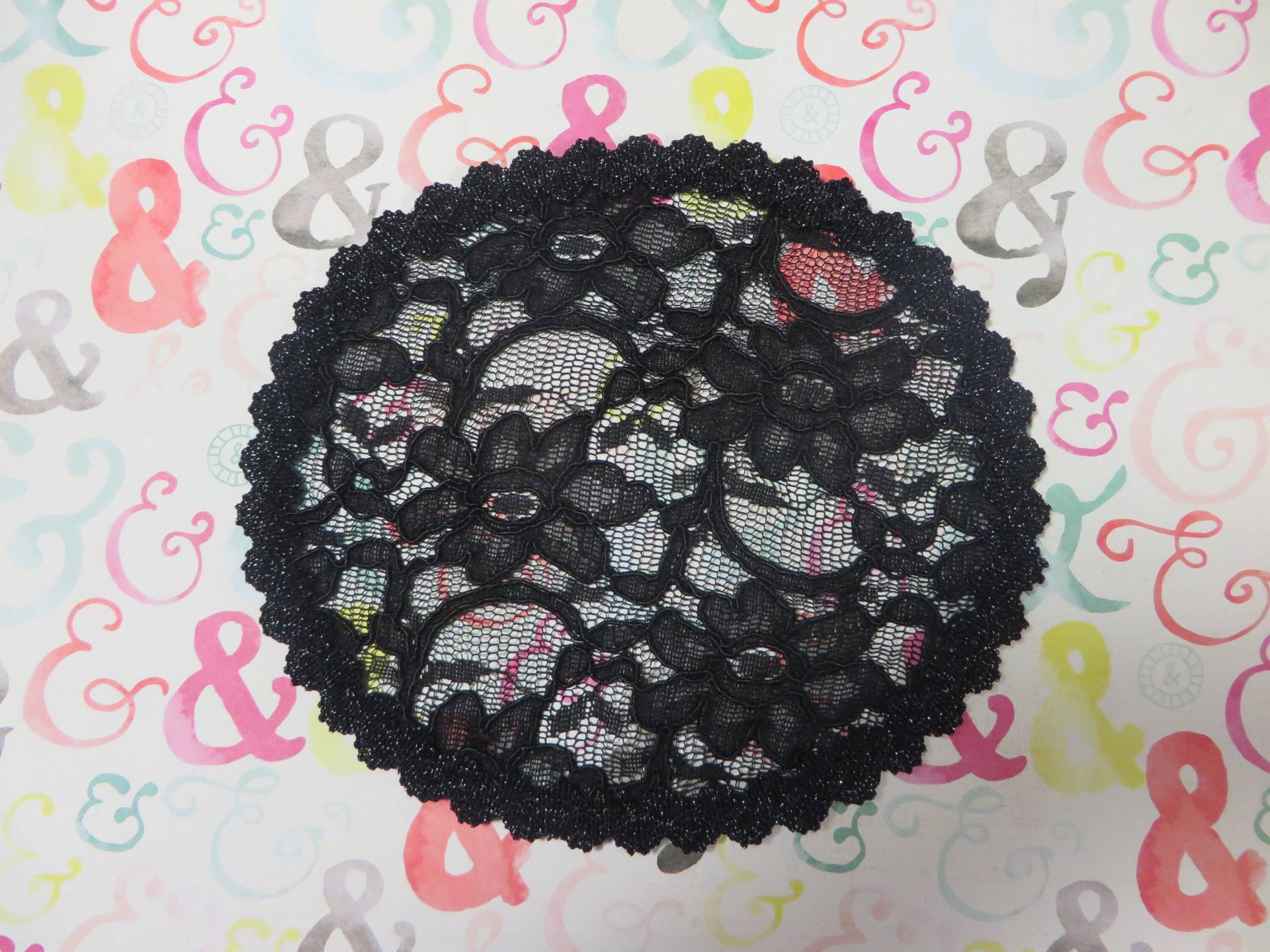 Handgefertigtes Schwarzes Spitzendeckchen Kippah Zickzack Zier Kopfkissenbezug Handgefertigtes Schwarzes Spitzendeckchen Kippah Zickzack Zier Kopfkissenbezug von ElegantDoily