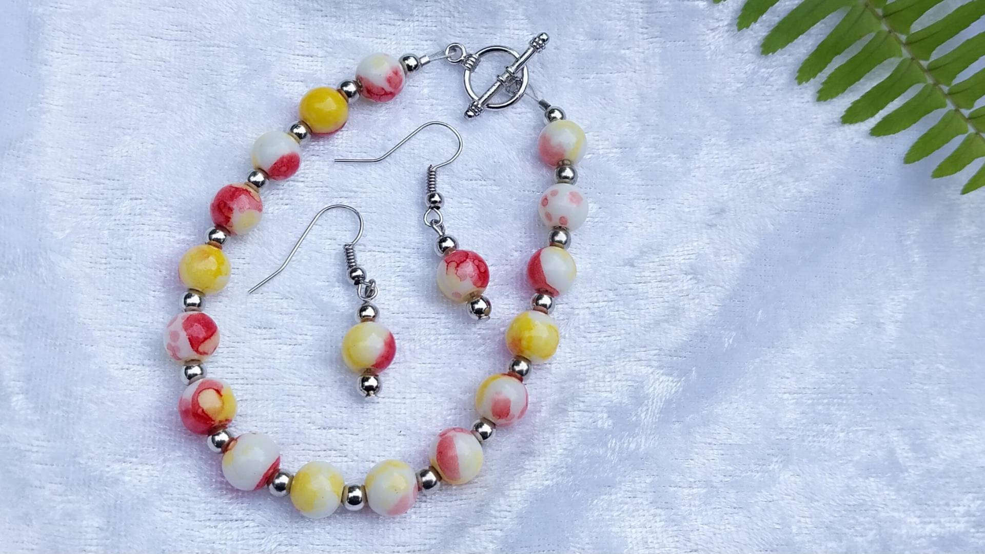 Rot, Gelb, Und Weiß Ombre Armband Ohrringe Schmuckset Rot, Gelb, Und Weiß Ombre Armband Ohrringe Schmuckset von ElegantHandmadeD
