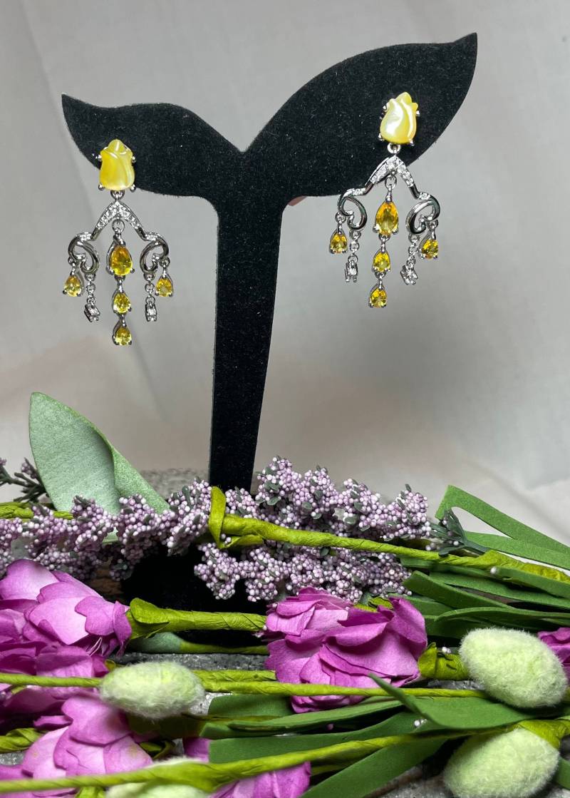 Video 2.57 Ct Gelbe Perlmutt Und Multi Edelstein Tulip Flower Ohrringe in Sterling Silber von ElegantJewelsBySindy