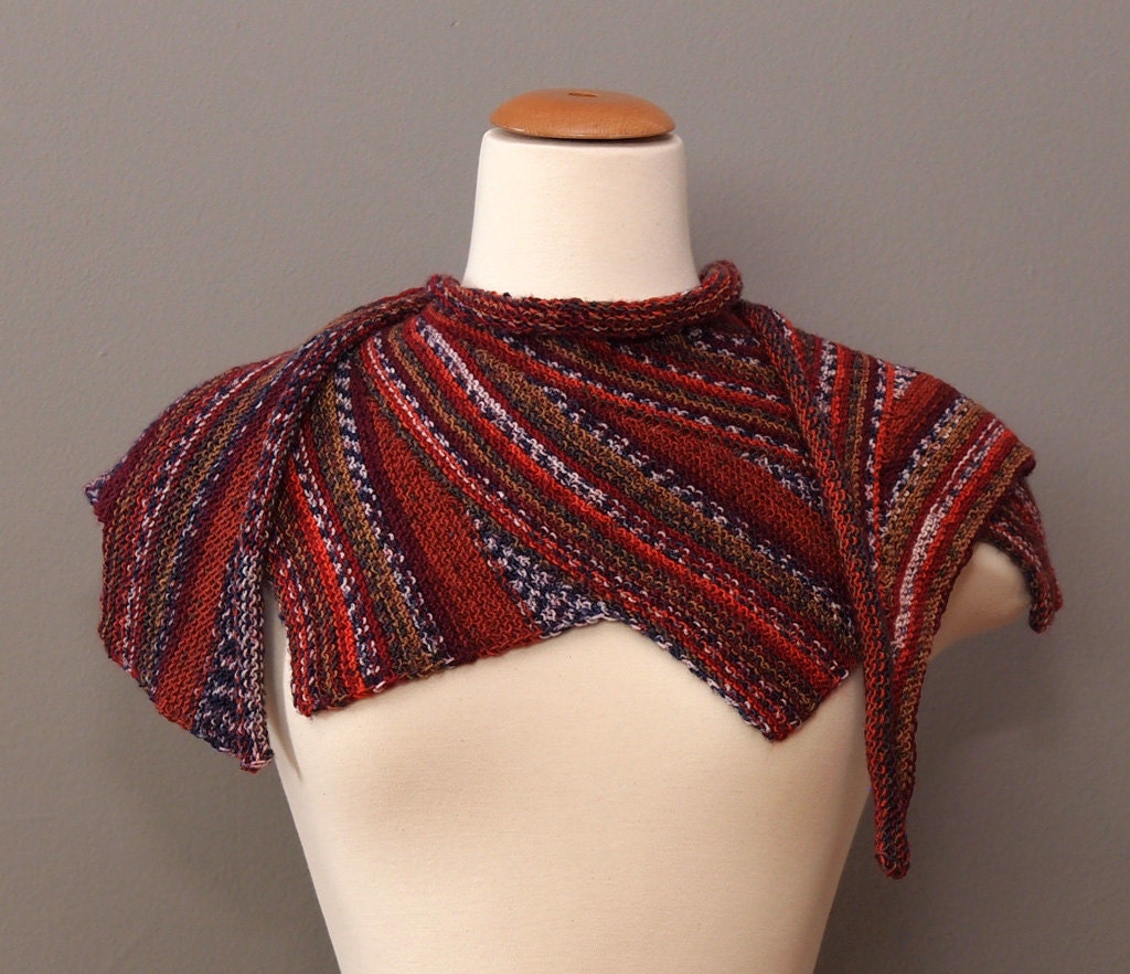 Boho Dreieckstuch in Herbstfarben; Eleganter Unisex-Transformer, Gemütlicher Schulterwrap Oder Cowl; Handgestrickte Feine Viskose/Acryl-Mischung von ElegantKnitsByInna