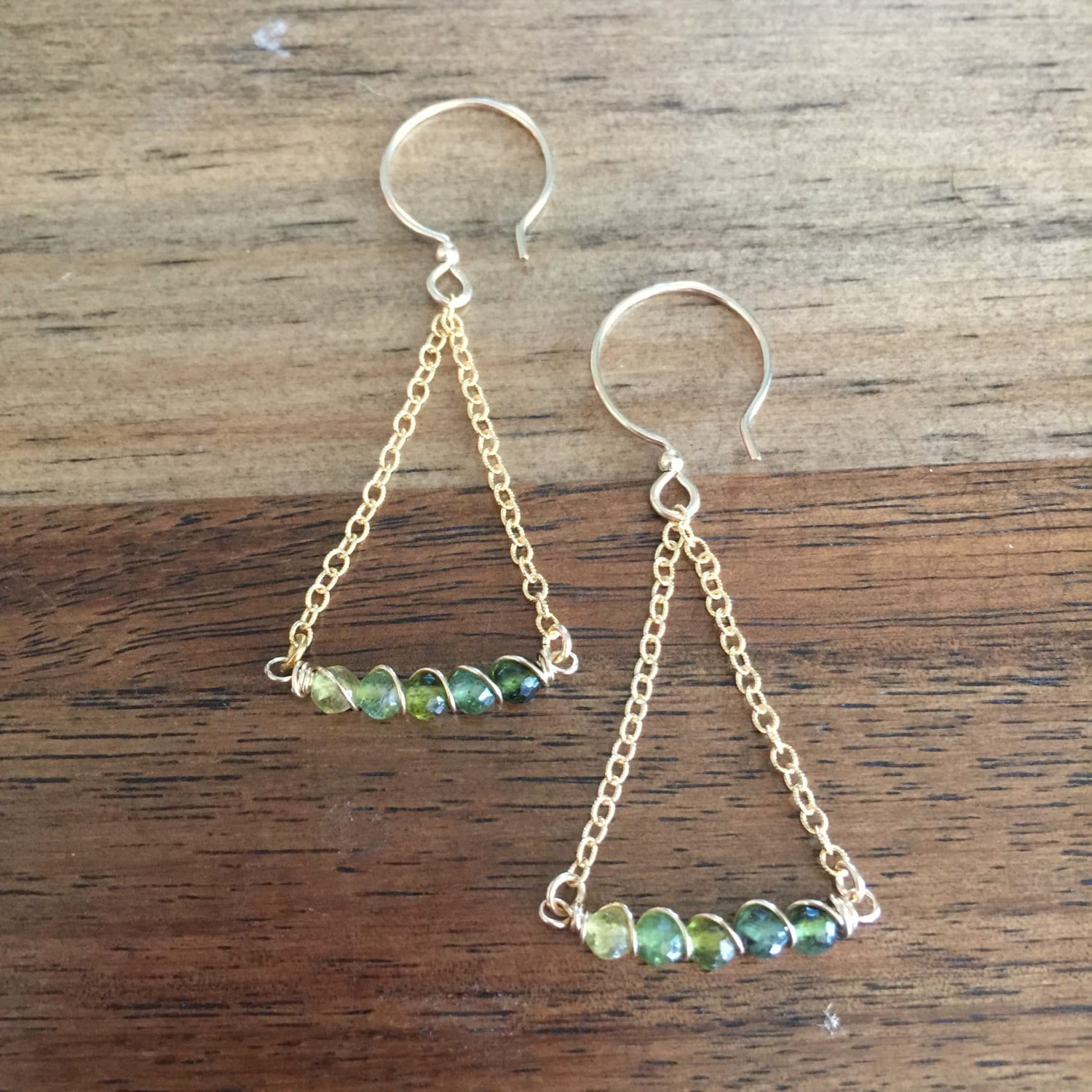 Gold Wassermelone Turmalin Dreieck Kette Ohrringe Gold Wassermelone Turmalin Dreieck Kette Ohrringe von ElegantSinJewelry
