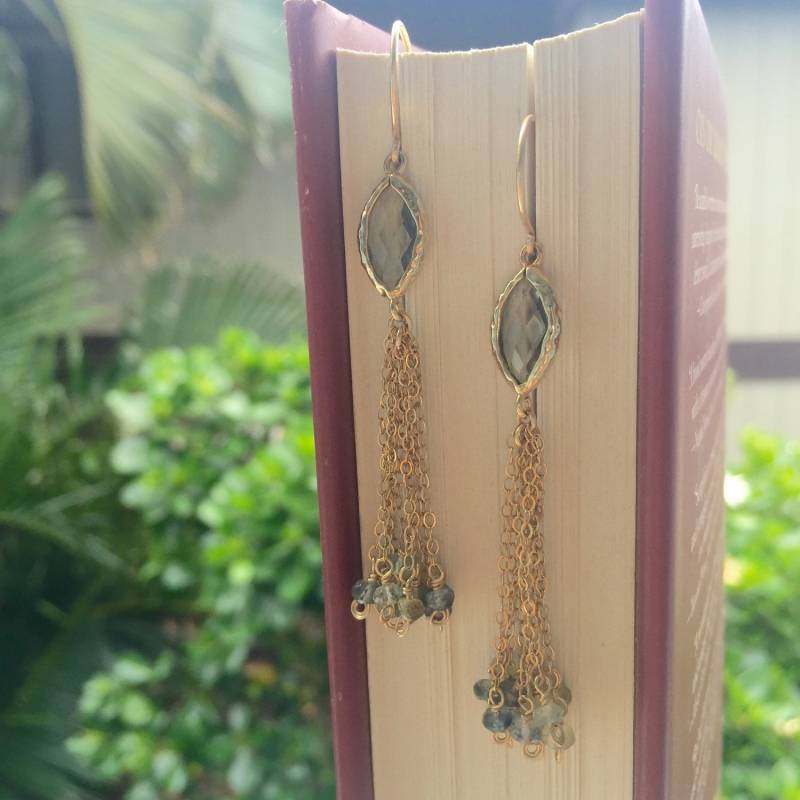 Goldene Aquamarin Kette Quasten Ohrringe Goldene Aquamarin Kette Quasten Ohrringe von ElegantSinJewelry