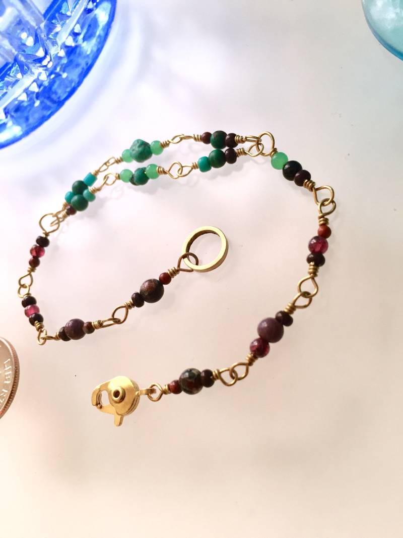 Türkis Armband, Zierliche, Zierlichen Schmuck, Blaue Perlen, Wirewrapped, Sommer-Armband, Malachit, Stein von ElegantSteamjewelry