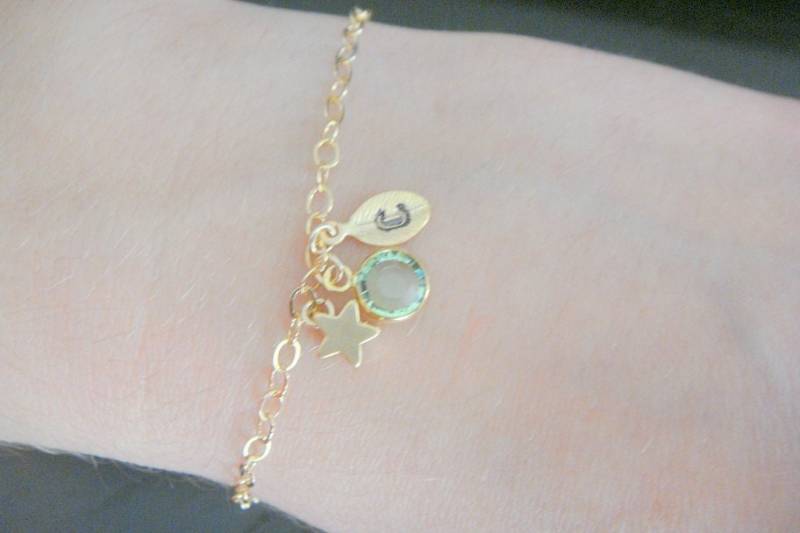 14 Kt Gold - Gefüllte Brief Anfänglichen Kleinen Star Und Birthstone Einstellbar Charm Armband Braut Brautjungfern Weihnachten Personalisiert Schmuck von ElegantSwan