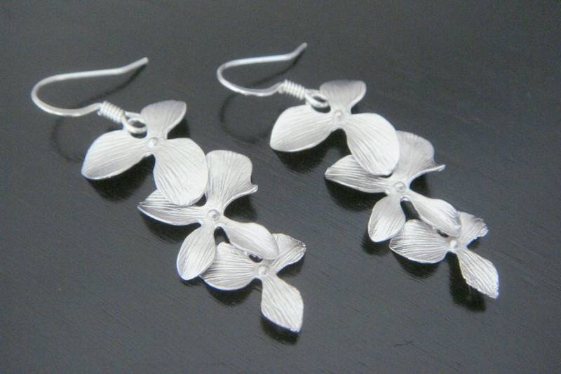 Kaskadierende Matt Silber Orchidee Ohrringe Baumeln Kronleuchter Perfekt Für Hochzeiten Brautbraut Jungjungfern Geschenk Geburtstag Weihnachten Prom von ElegantSwan