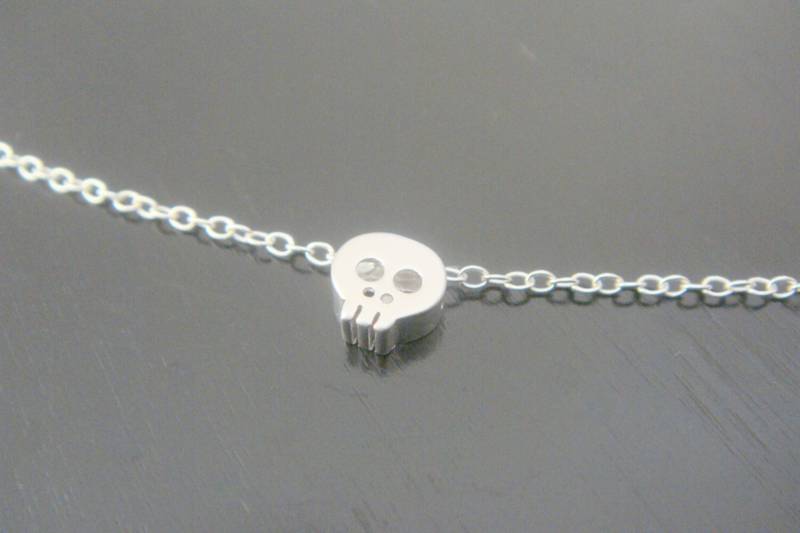 Silber Kleine Winzige Schädel Halskette Ohrringe Braut Brautjungfern Besonderer 300-Jährigen Geburtstag Weihnachten von ElegantSwan