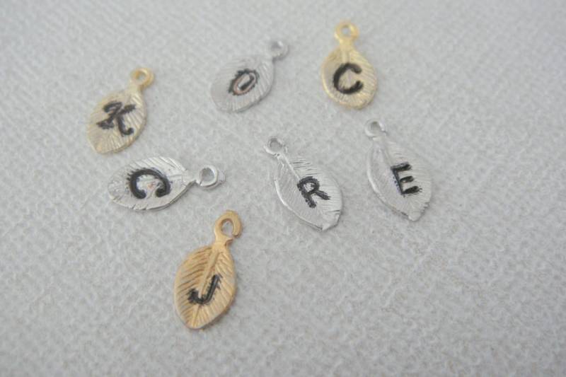 Silberherz Initial Leaf Charm von ElegantSwan