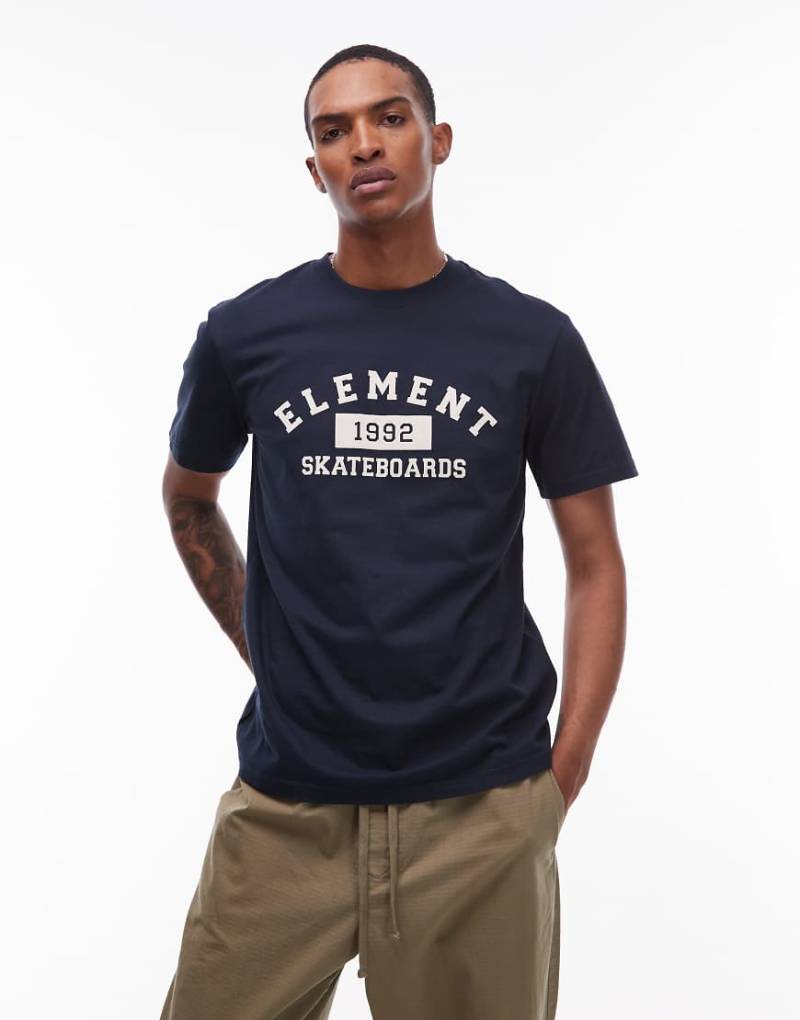 Element - Home Team - T-Shirt in Marineblau mit College-Logo von Element