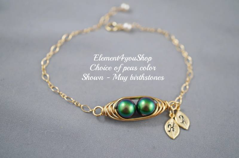 Erbsen in Schote Gold Armband | Initialen & Blatt Charms Personalisierte Swarovski Perlen Beste Freundin, Schwester, Großmutter, Tochter Geschenk von Element4YouShop