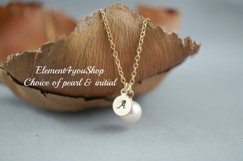 Erste Brautjungfer Halskette | Monogrammiert Kreis Charm Personalisierte 14K Gold-Gefüllte Goldkette Braut Danke Geschenk Individuell von Element4YouShop