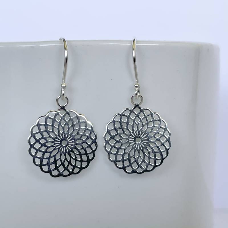 Geometric Circular Hanging Earrings. Lightweight Statement Jewellery. Minimalist Fashion Accessory | Selected By Element Of Glam von ElementOfGlam