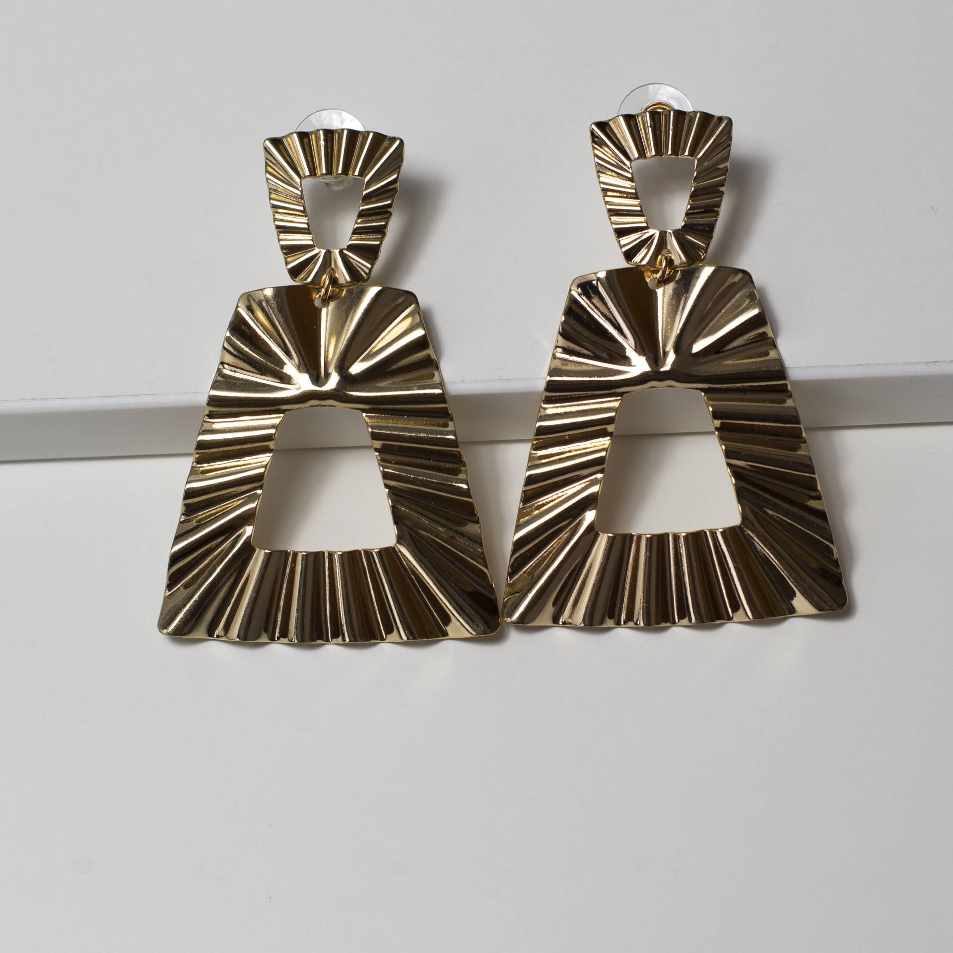 Statement Earrings Currogated Frame. Jewellery. Minimalist Fashion Accessory. Glamorous Style | By Element Of Glam von ElementOfGlam