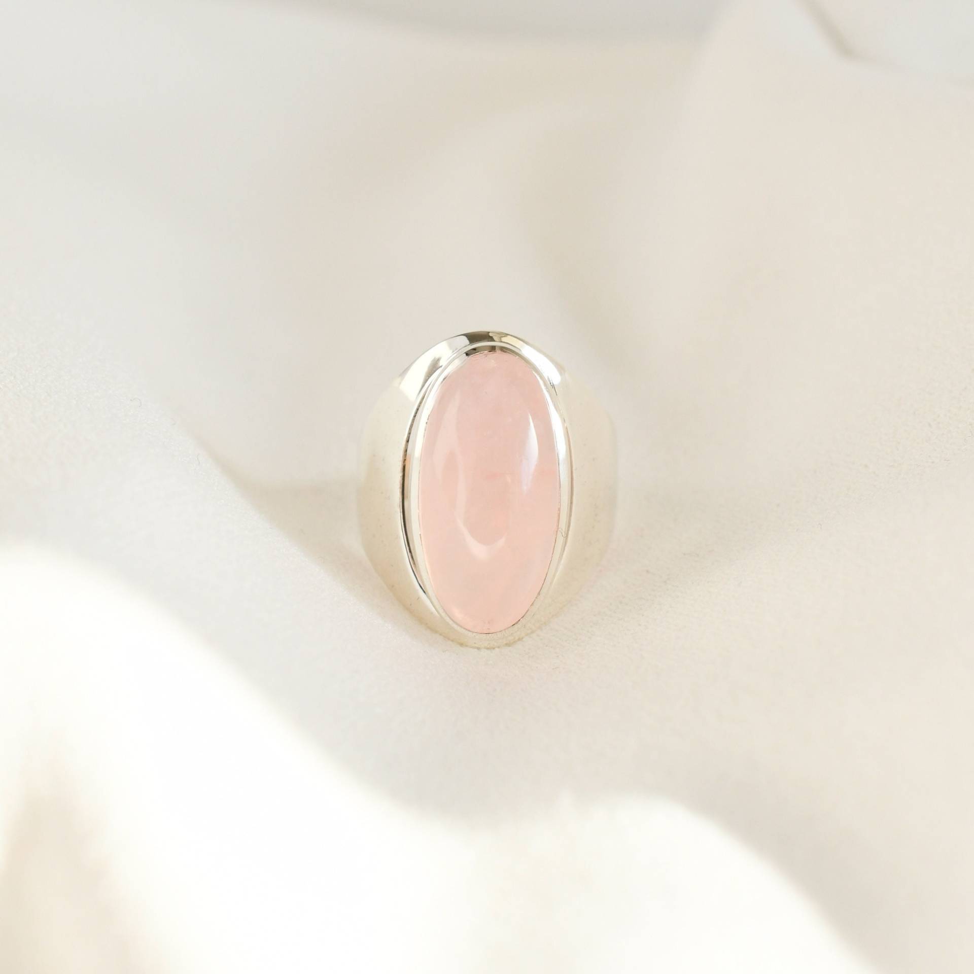Rosenquarz Ring, Statement Natürlicher Edelstein, Großer Rosa Kristall 925 Sterling Silber, Schmuck, Designer Geschenk Rosenquarz Ring, Statement Natürlicher Edelstein, Großer Rosa Kristall 925 Sterling Silber, Schmuck, Designer Geschenk von ElementaJewels