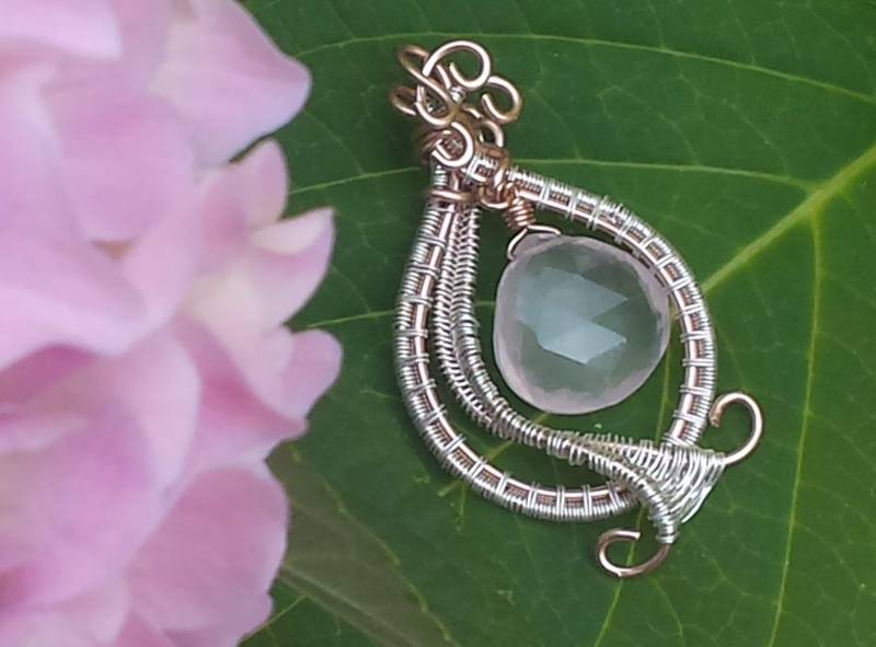 Rosenquarz Und Rose Gold Tropfenanhänger von ElementalArtsbyCDaly