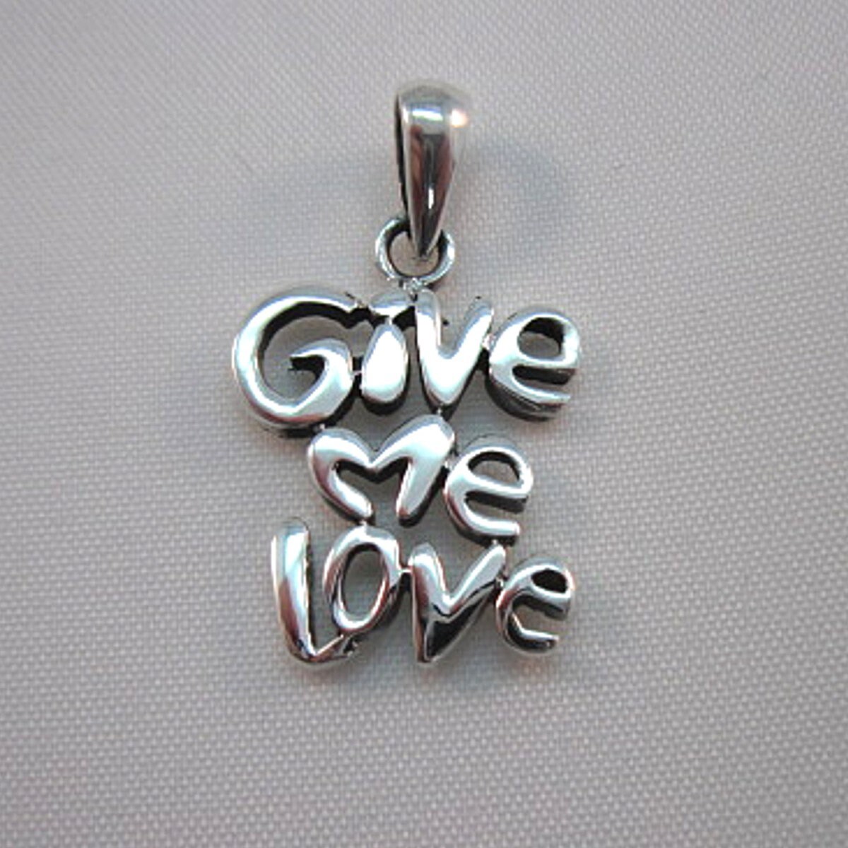 Gib Mir Liebe Sterling Silber Anhänger von ElementsofDesignCA