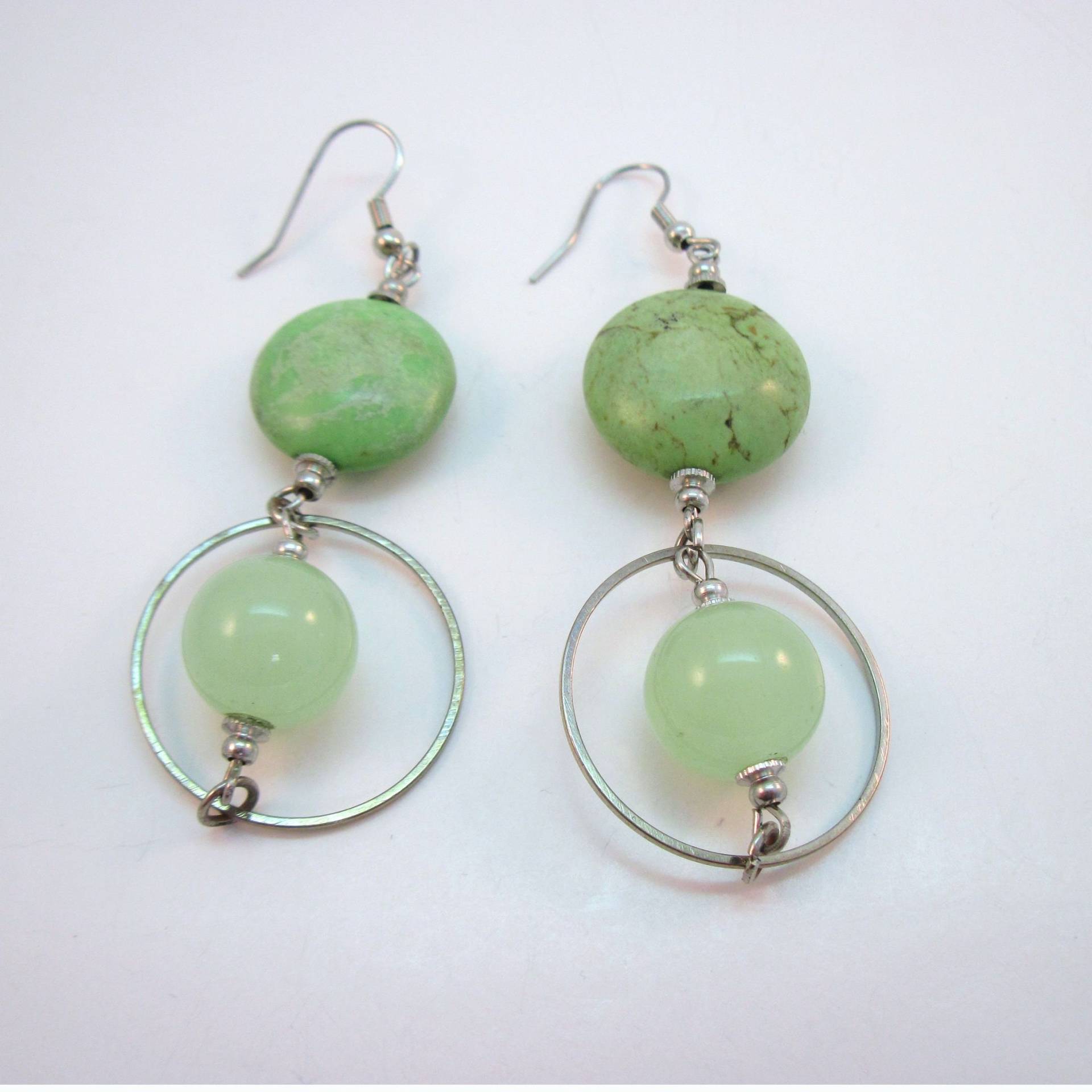 Große Handgemachte Go-Go Style Grüne Ohrringe - Mixed Edelstein Und Metall Große Handgemachte Go-Go Style Grüne Ohrringe - Mixed Edelstein Und Metall von ElementsofDesignCA