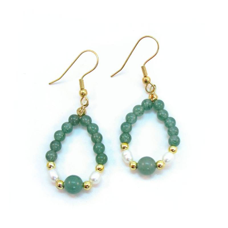 Grüne Jade Und Weiße Reisperlen Vergoldete Ohrringe von ElementsofDesignCA