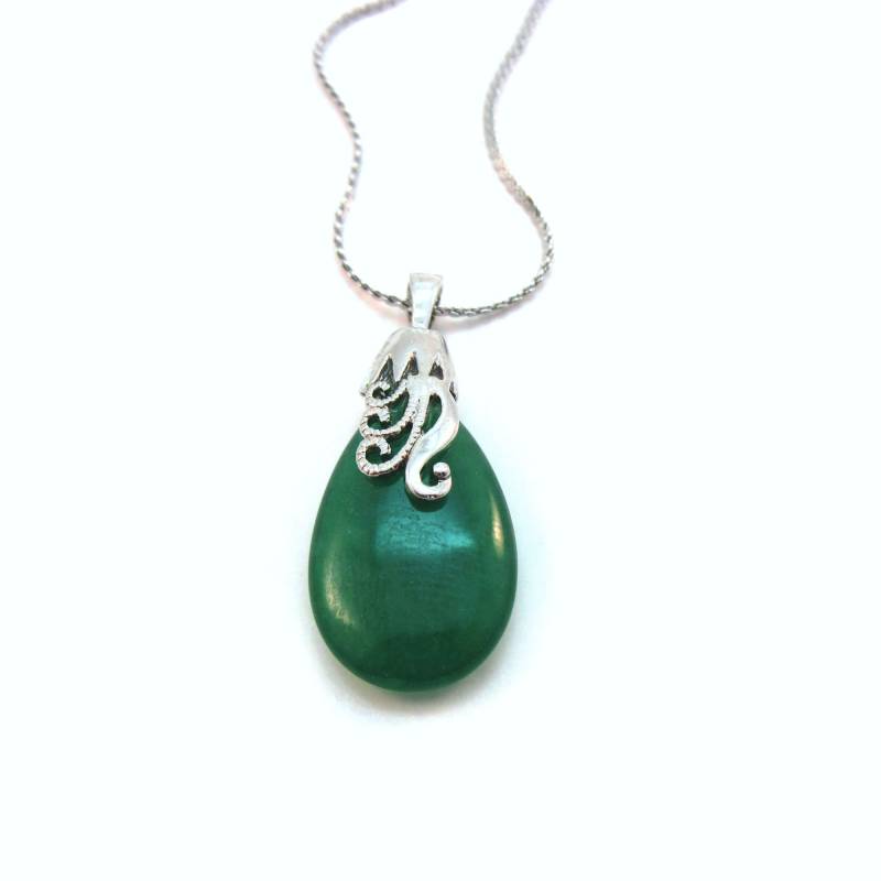 Vintage 18Kgp Silberfarbener Apfelgrüner Jade Anhänger Mit Kette von ElementsofDesignCA