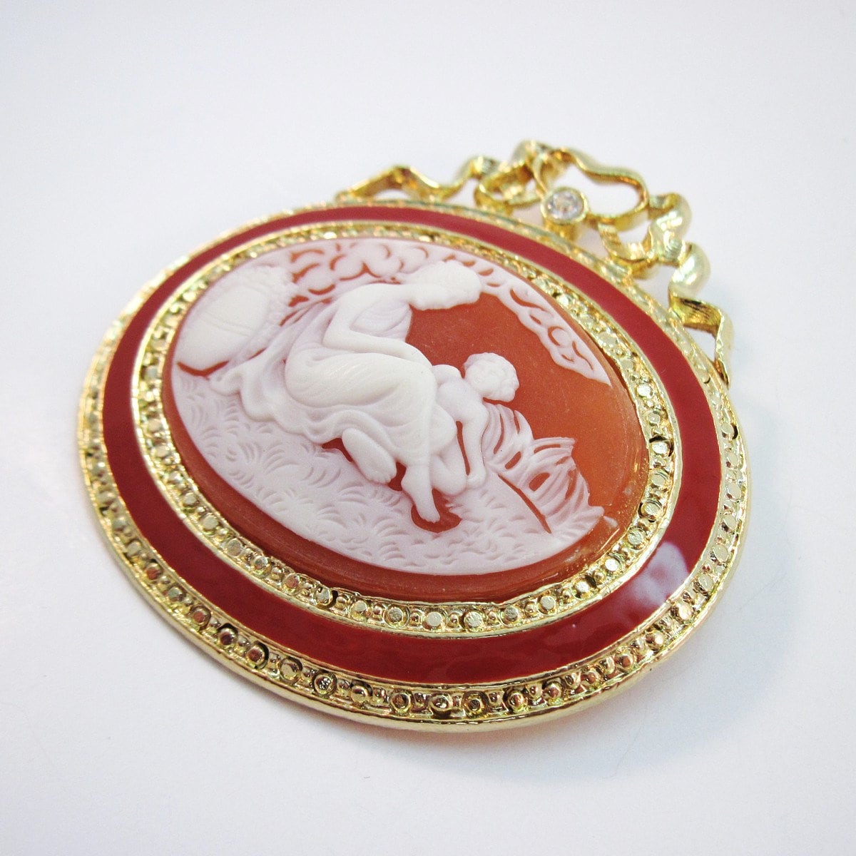 Vintage Joan Rivers Goldfarbene Mode Brosche Mit Dame Und Kind von ElementsofDesignCA