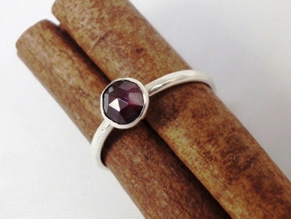 Gehämmerter Edelsteinring Silberring - R1093 Elenade von ElenadE