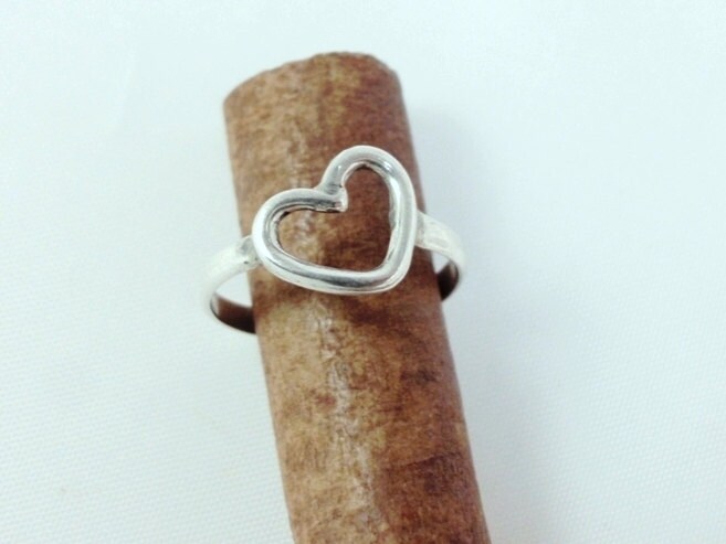 Herz - Handgemachter Fingerknöchel /Zeh Verstellbarer Ring Elenade von ElenadE
