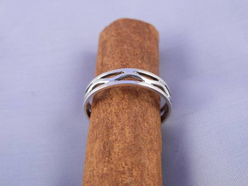 Moderne Minimal Ring.welle Silber Ring - Elenade von ElenadE