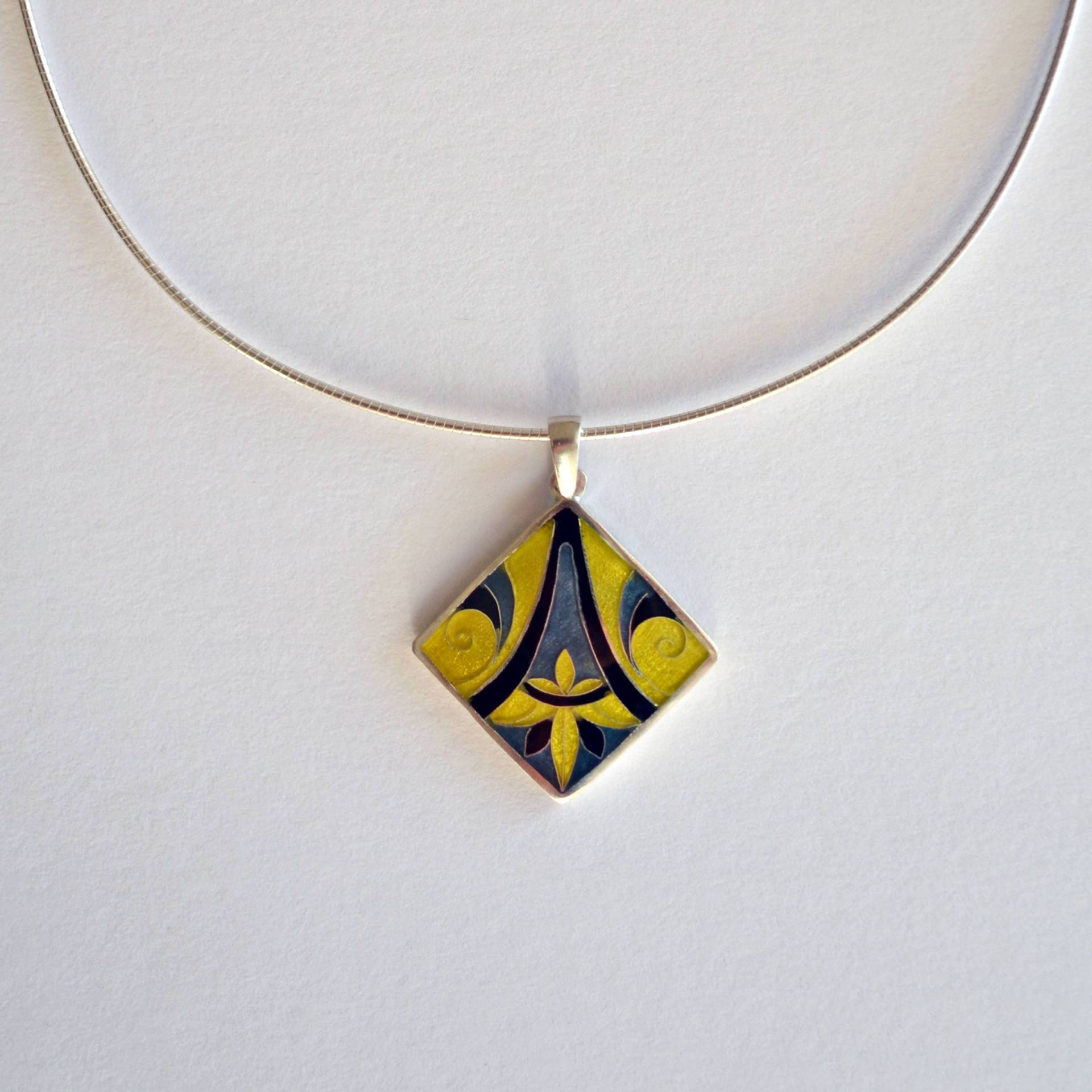 Art-Deco Cloisonne Emaille Anhänger Quadrat-Charme-Halskette Art-Deco Cloisonne Emaille Anhänger Quadrat-Charme-Halskette von ElenamelArt