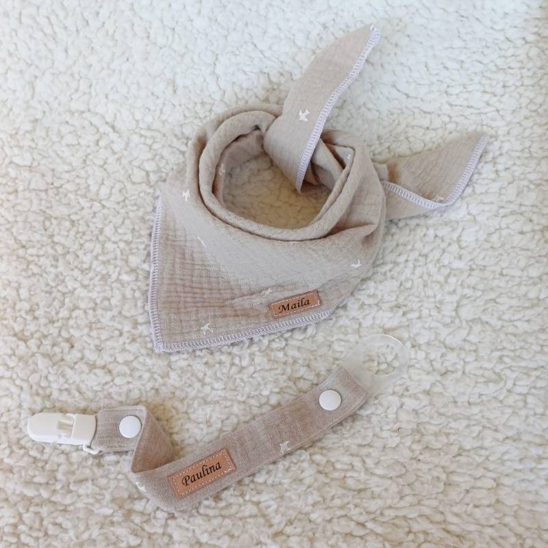 Babytuch Und Schnullerband in Beige Mit Namen, Personalisiertes Babygeschenk Zur Geburt Oder Taufe von ElenasAtelier