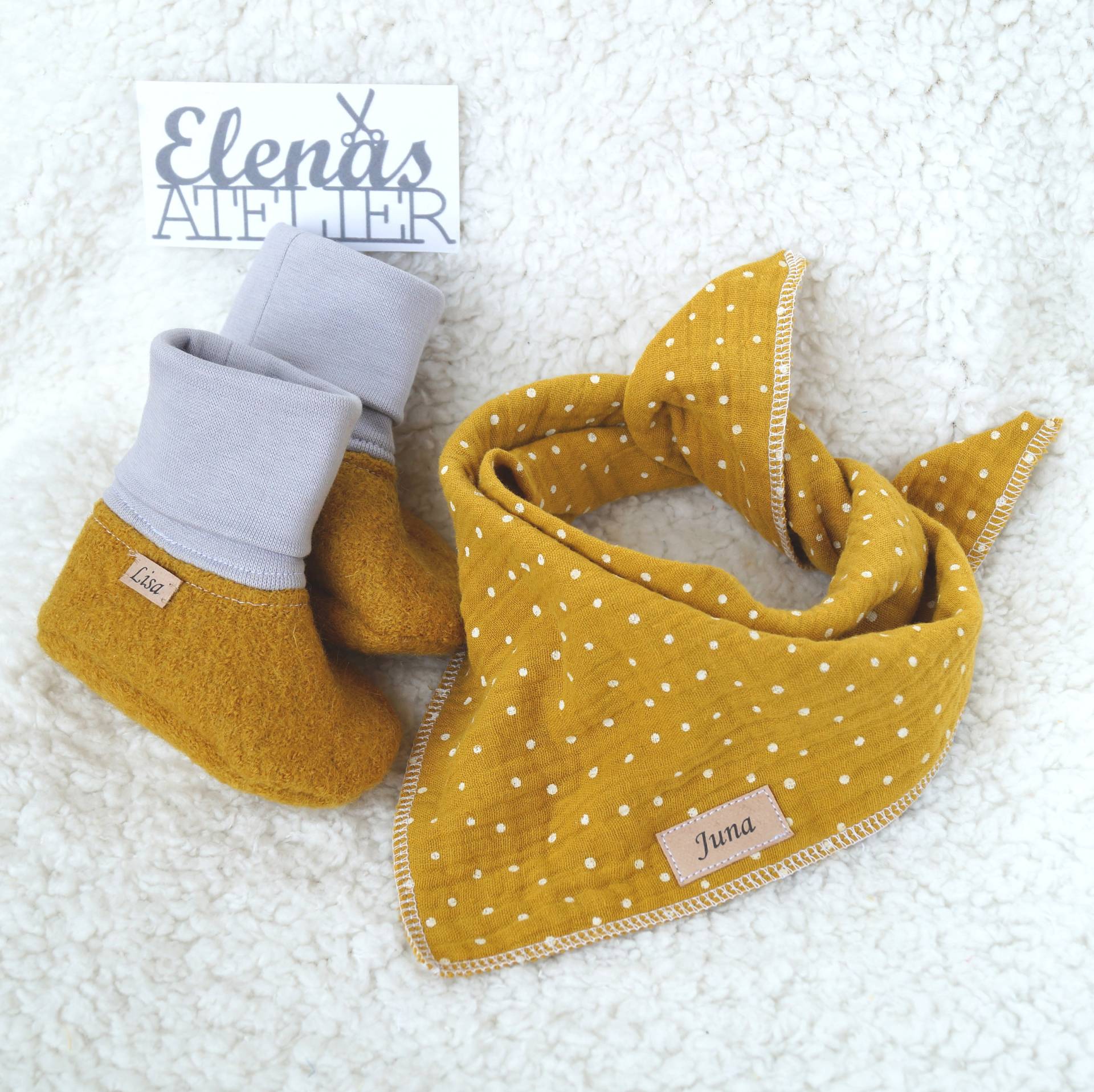 Krabbelschuhe Mit Namen Aus Wollwalk Und Babyhalstuch Musselin von ElenasAtelier