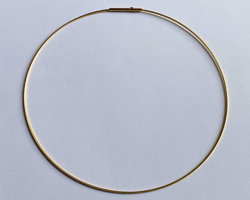 Goldener Edelstahl Halsreif, 1 Feines Ø 0, 54mm Schmuckseil, Doppelclipverschluss, Flexible Formstabile Juwelierqualität, Leichte Handhabung von ElenasSchmuckstudio