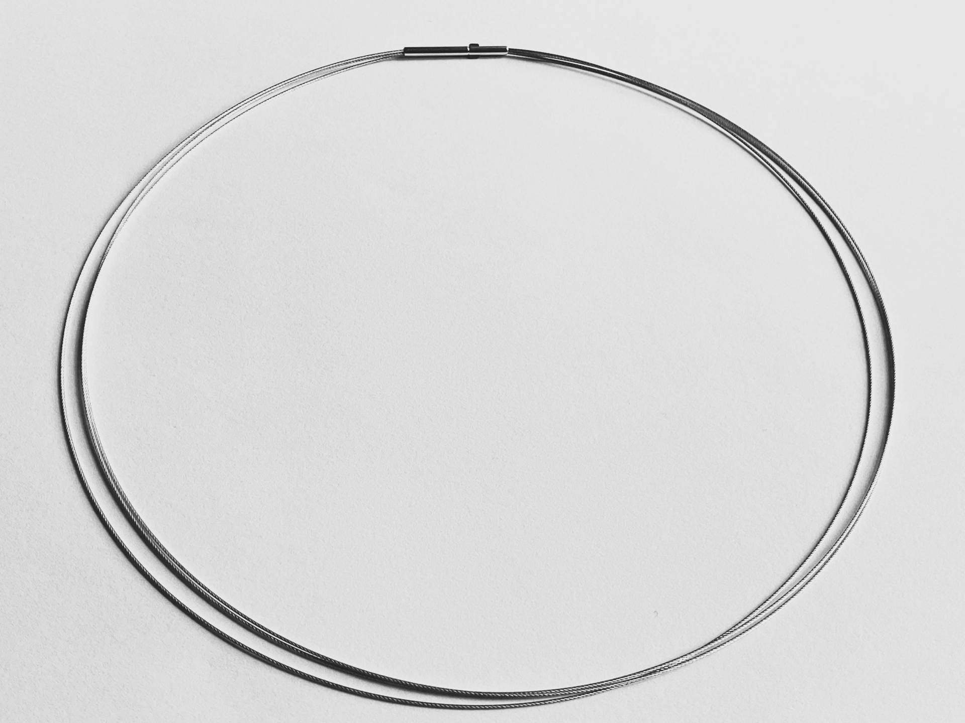 Halsreif Edelstahl, 3 Feine Schmuckseile, Doppelclipverschluss, Flexible Formstabile Juwelierqualität, Leichte Handhabung von ElenasSchmuckstudio