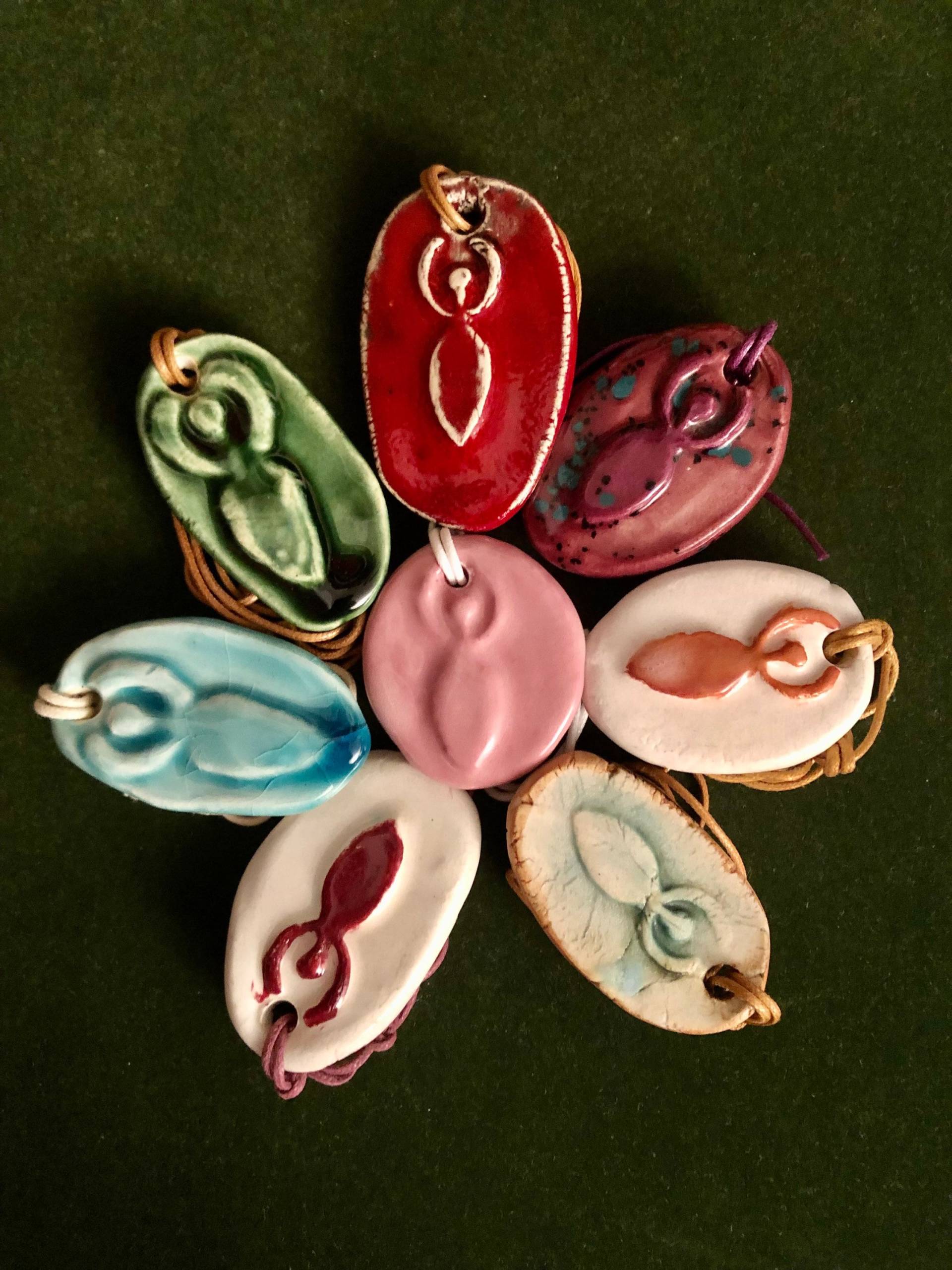 Göttin Keramik Halskette Heiliges Symbol Anhänger von Elenware